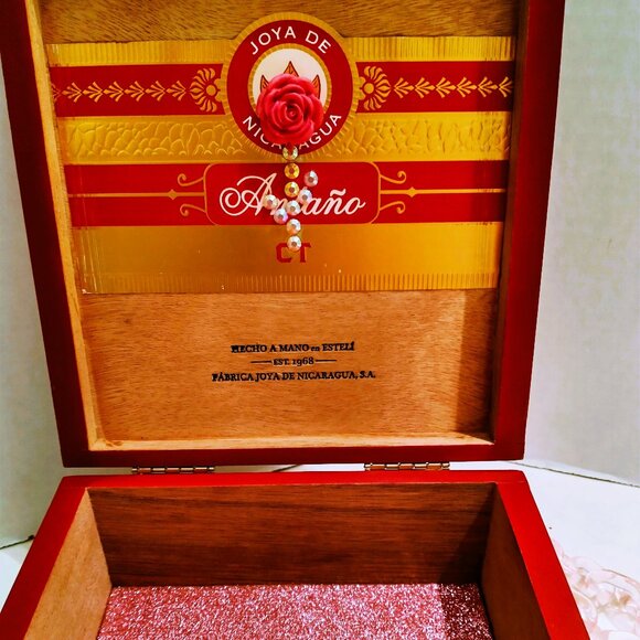 Suenos de Saundra Upcycled Collection, Red Antano Cigar Box Purse - Picture 14 of 14